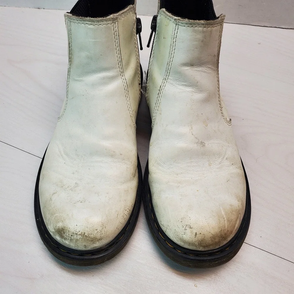 Dr. Martens 2976 J Kids White Leather Chelsea Boots Size 3 Broken In Casual Edgy